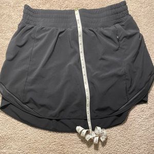 Black lululemon Hotty Hot Skirt size 8